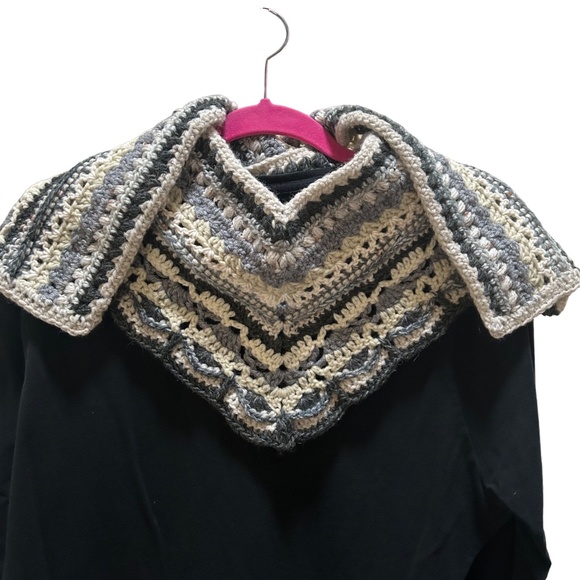 Handcrafted Crochet V Neck Triangle Scarf Neckwarmer Cowl * NEW *  Wear 3 Ways! - Picture 1 of 8